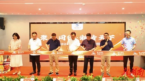 泰斗助陣，辣妹子夯實(shí)湘味復(fù)合調(diào)味醬賽道護(hù)城河